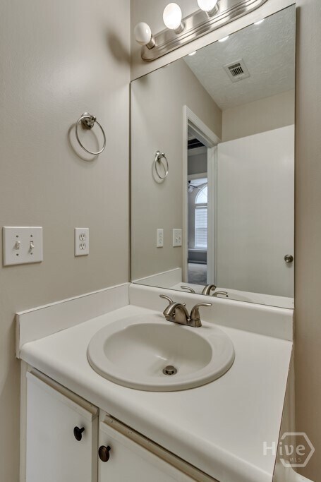 Building Photo - 710 Osprey Dr