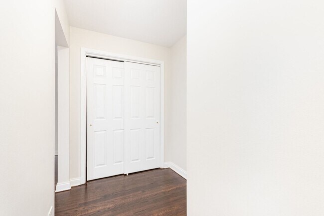 Building Photo - Charming 2-bedroom Condo in Skokie