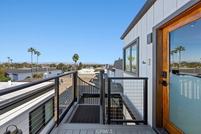 Building Photo - 760 Manhattan Beach Blvd