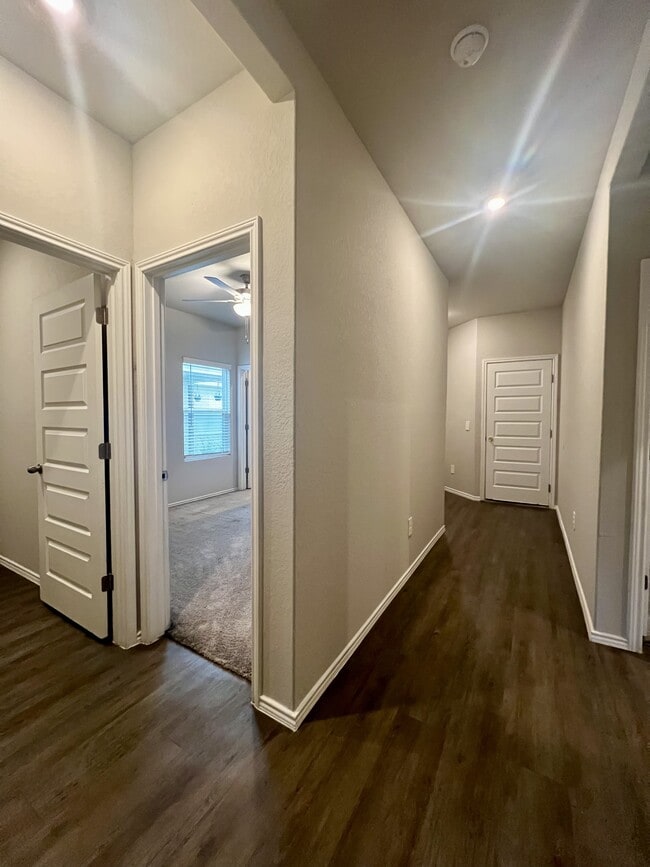 Building Photo - 596 Jennifer Wy