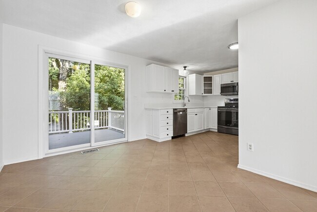 Building Photo - 146 Russet Ln
