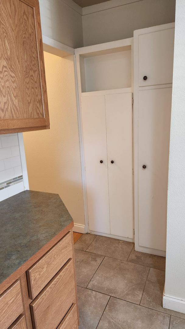 Building Photo - Move in Special! Large Beautiful South Hil...