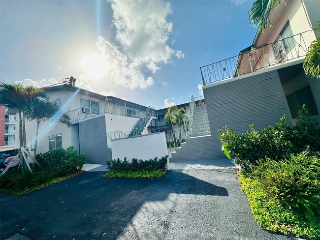 Building Photo - 2960 W Flagler St