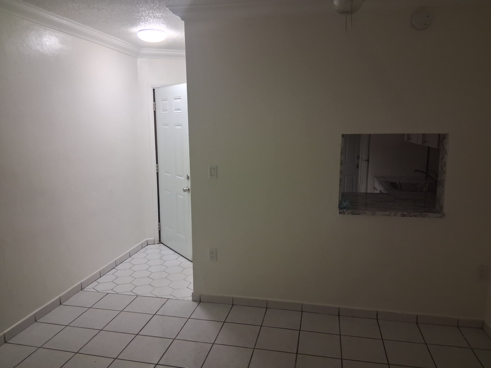 Building Photo - 1605 NE Miami Gardens Dr