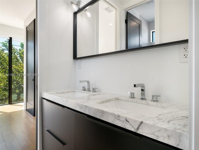 Building Photo - $7,250 227 NW 39th ST