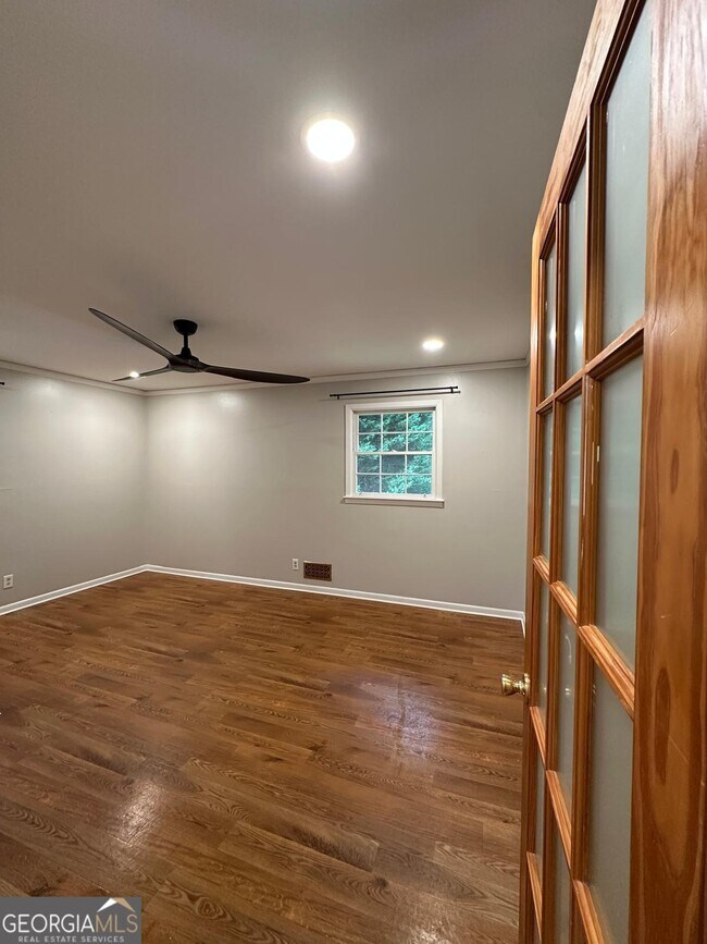 Building Photo - 115 Peyton Rd SW