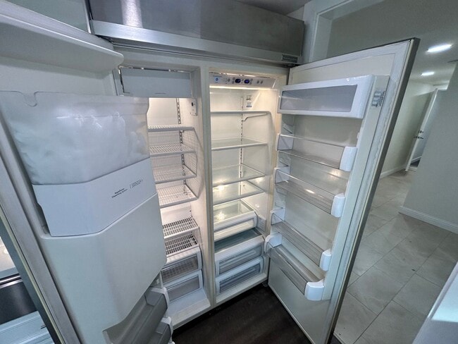 Building Photo - 3 Bedroom/2 Bath Home Located in Modesto