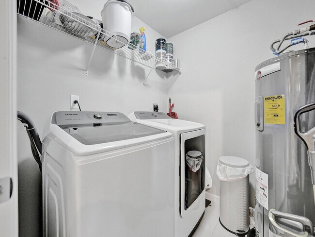 Building Photo - 225 NE 1st St