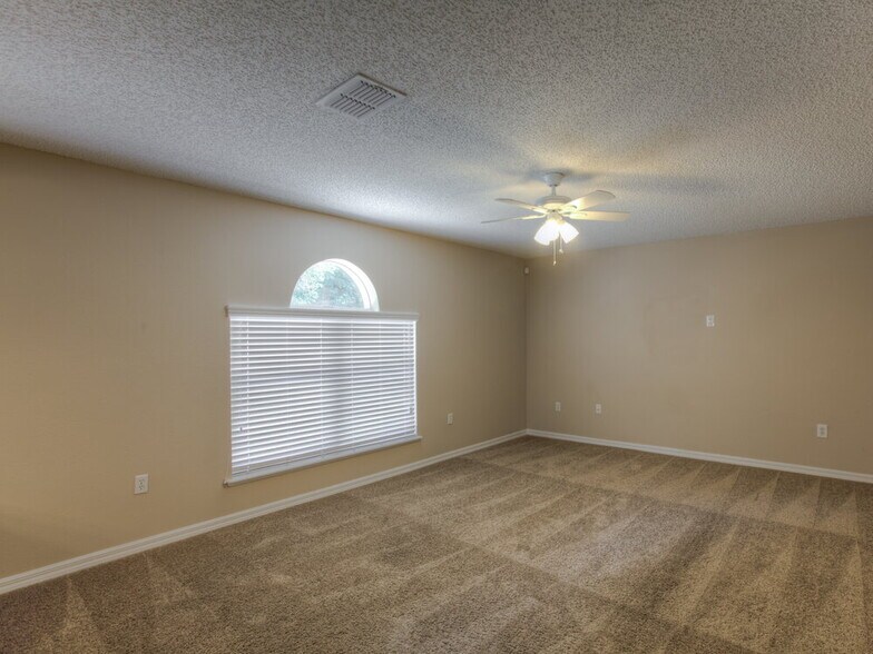 Building Photo - 239 Pleasant Gardens Dr