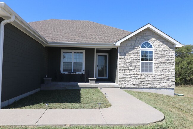 Building Photo - Country House for rent