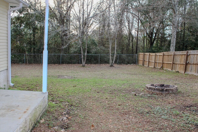 Building Photo - 305 Ashley Dr