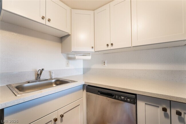 Building Photo - 1611 E Harmon Ave