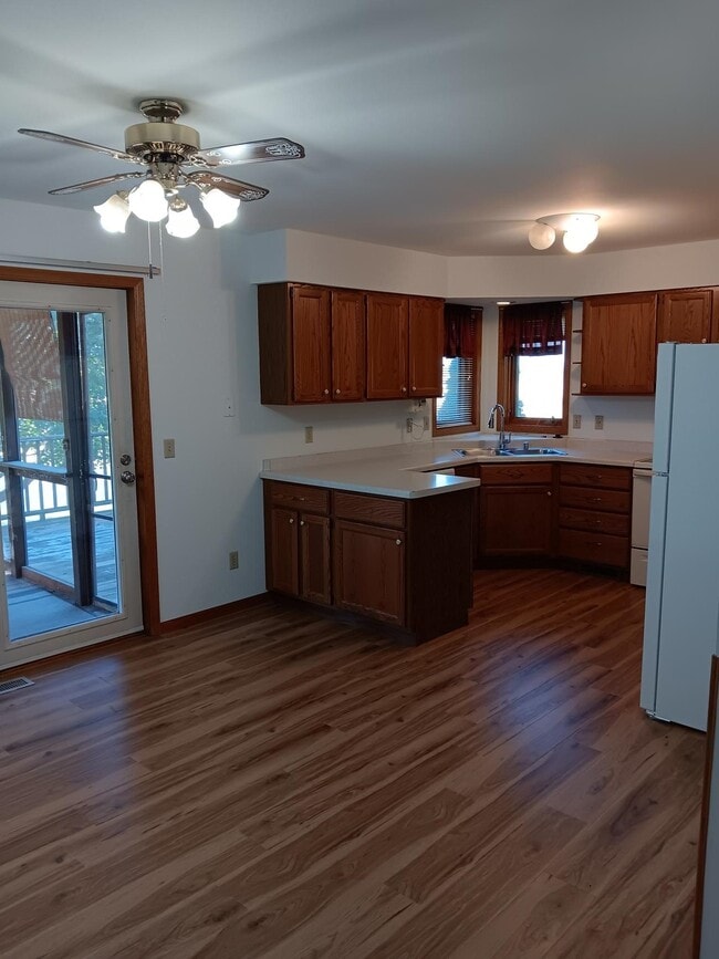 Building Photo - 2651 Stanbrook St