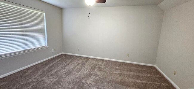 Building Photo - 107 Roundleaf Ct