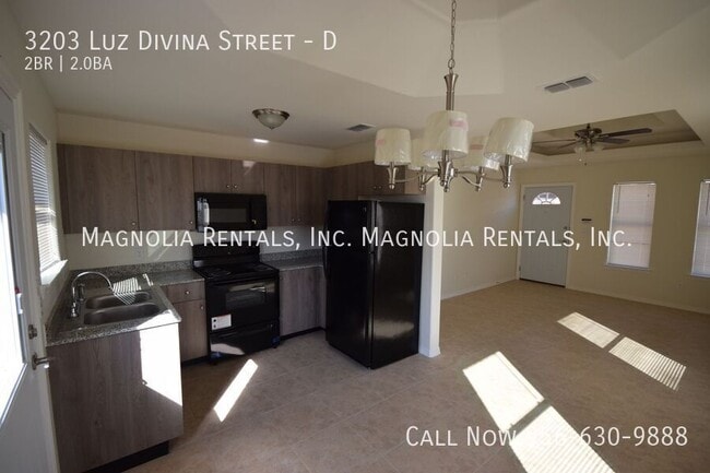 Building Photo - 3203 Luz Divina St