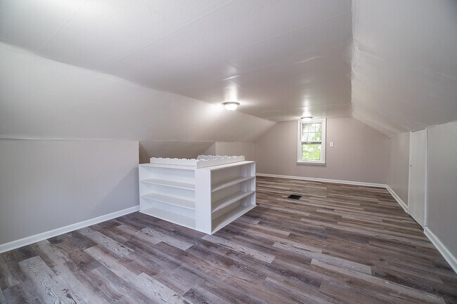 Building Photo - 1386 E 19th Ave