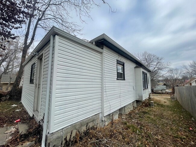 Building Photo - Remodeled 2 Bed/1 Bath home off 23rd!