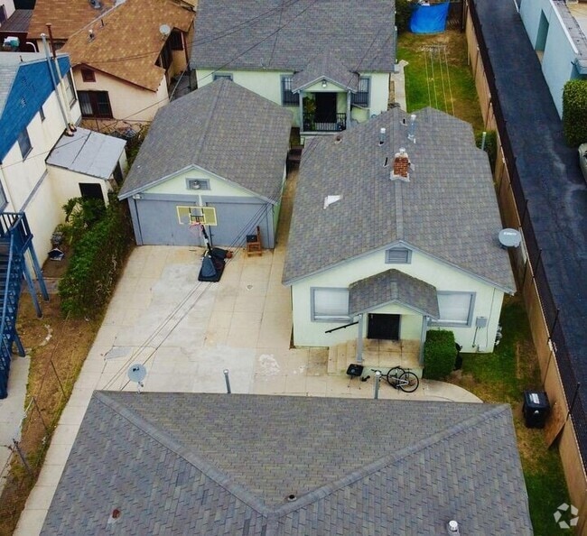 Building Photo - 1045 W Vernon Ave