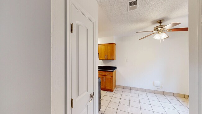 Building Photo - 18181 Happy Ln