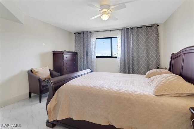 Building Photo - 4260 SE 20th Pl