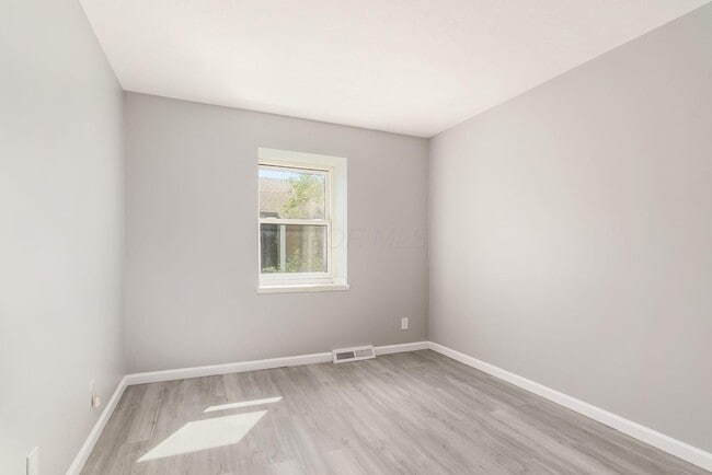 Building Photo - 1865 Willoway Cir N