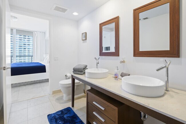 Building Photo - 501 Brickell Ave