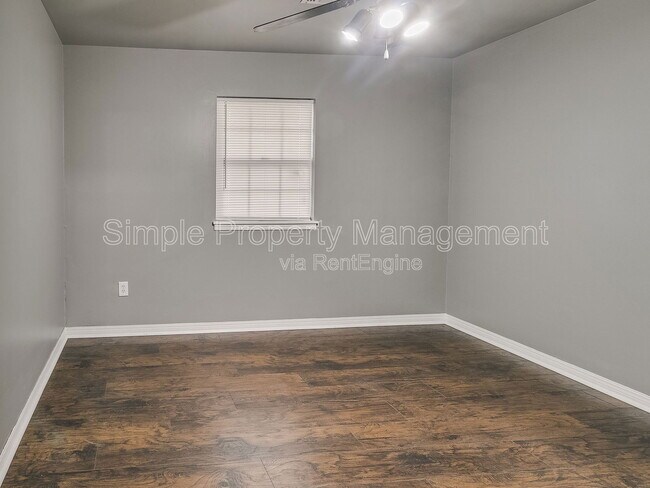 Building Photo - 136 Burton Pl