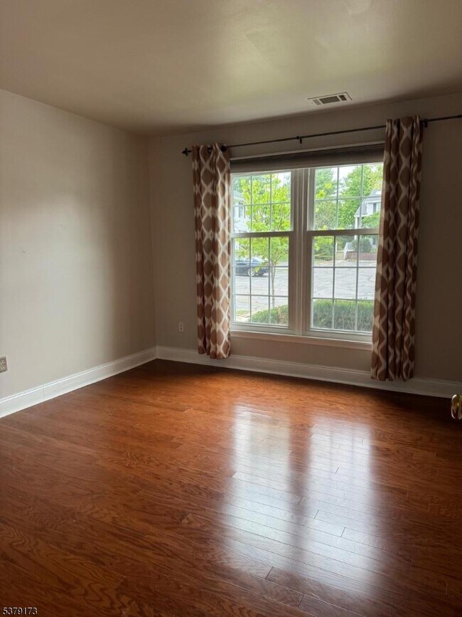 Building Photo - 349 Burdock Ct