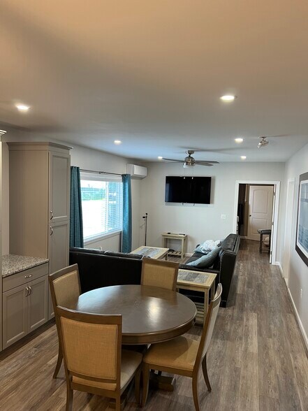 Building Photo - 321 Turner St