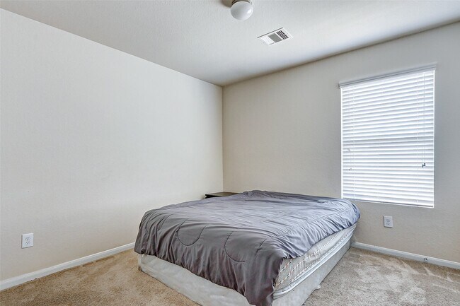 Building Photo - 21219 Fox Hillside Way