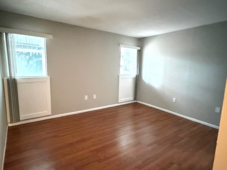 Building Photo - 701 SW 75th St