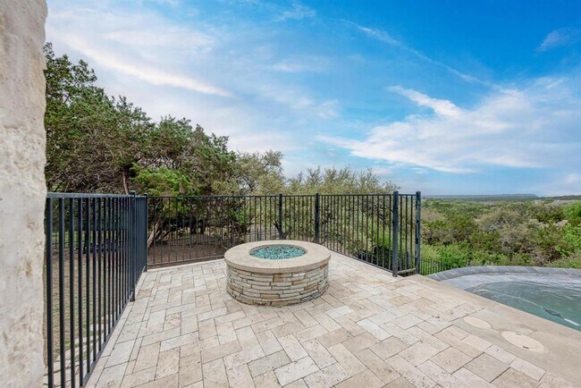 Building Photo - 545 Tom Sawyer Rd