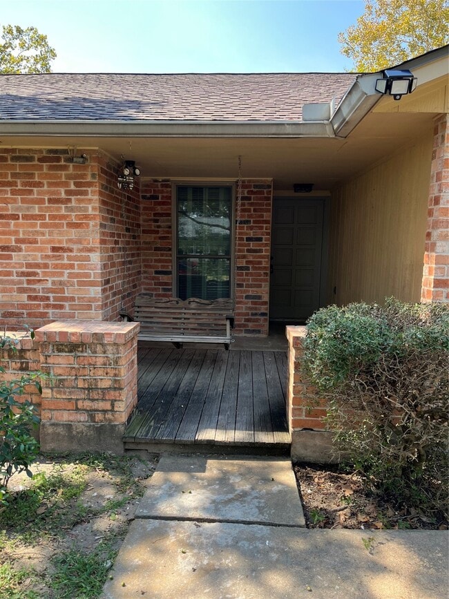 Building Photo - 2115 Blindlake Dr