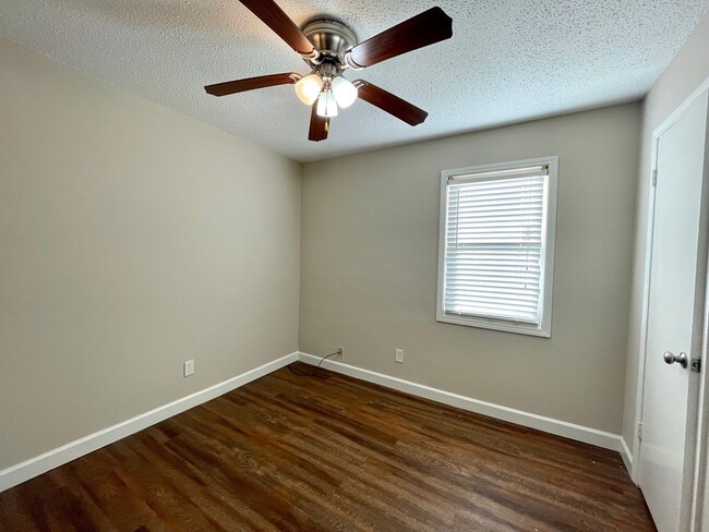 Building Photo - Section 8 Approved 3bedroom