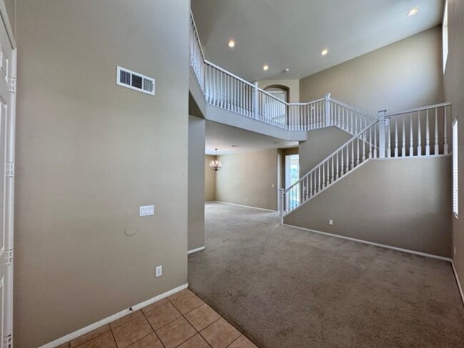 Building Photo - 4 Bedroom Menifee home on Menifee Lakes Go...