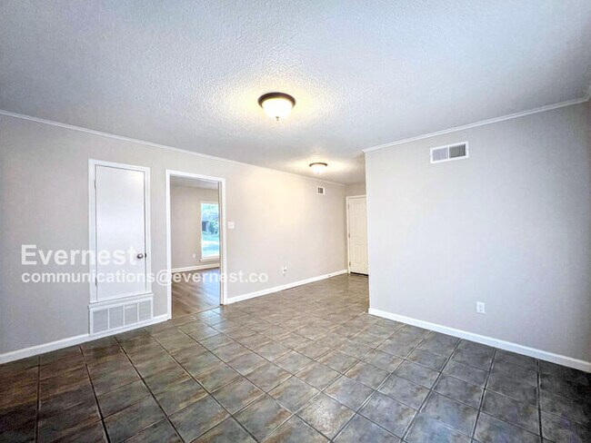 Building Photo - 3095 Forest Glen Dr