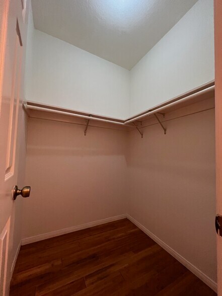 Building Photo - 4242 La Salle Ave