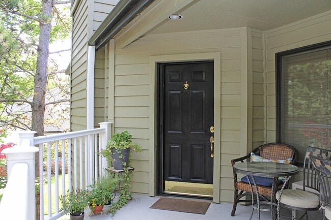 Building Photo - 5064 Foothills Dr