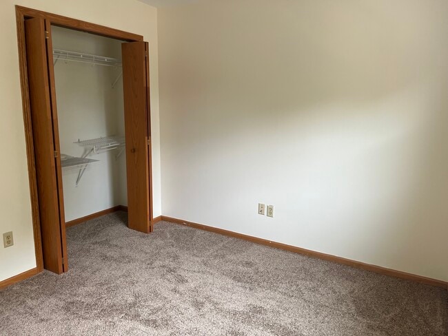 Building Photo - 5849 Oxbow Bend