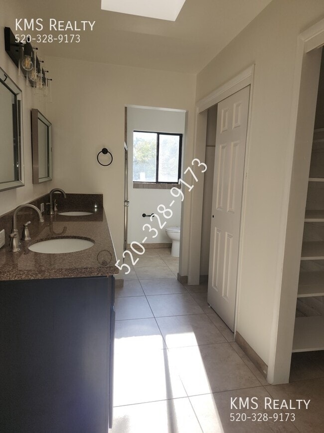 Building Photo - 500 E Eden Pl