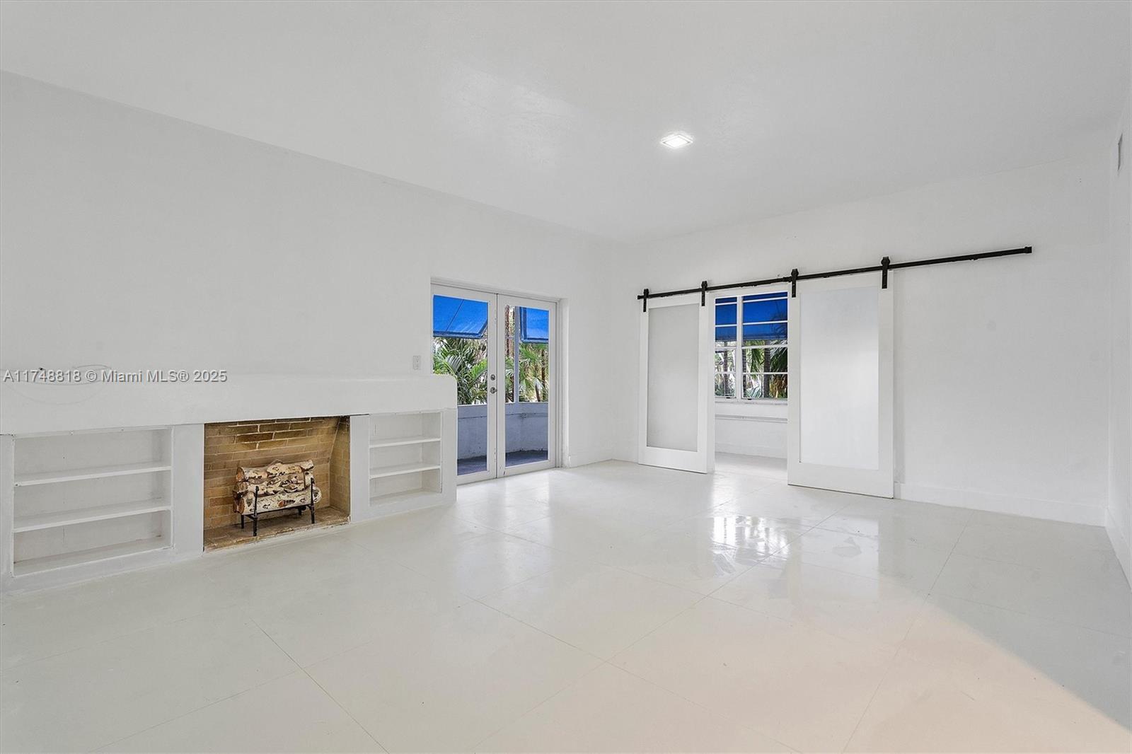 Building Photo - 600 Surfside Blvd