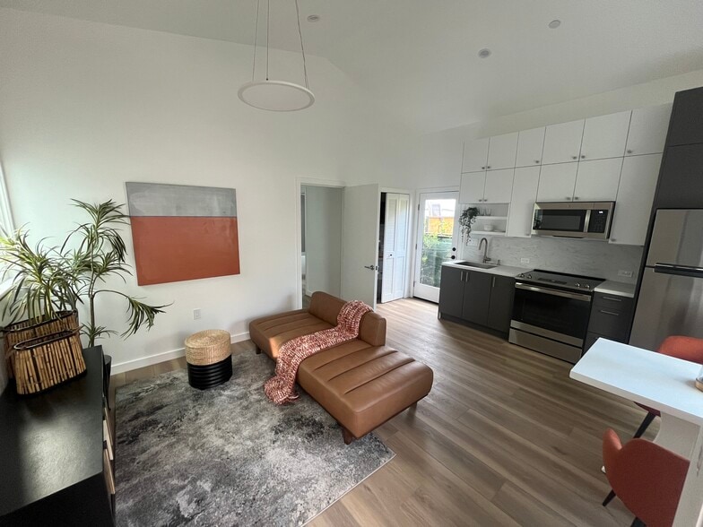 Building Photo - 11411 Braddock Dr