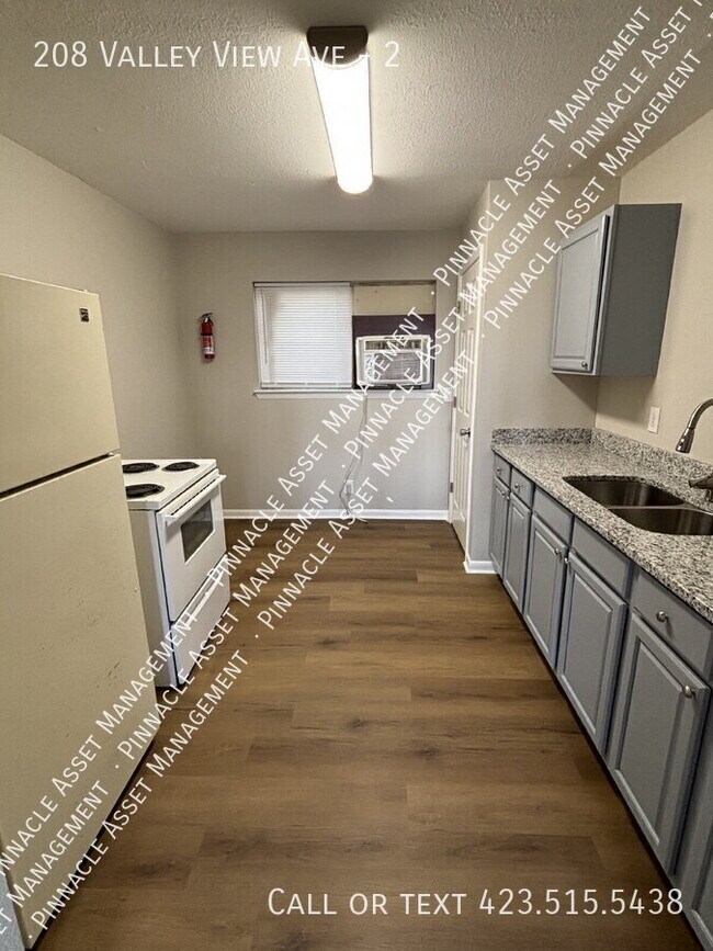 Building Photo - 208 Valley View Ave