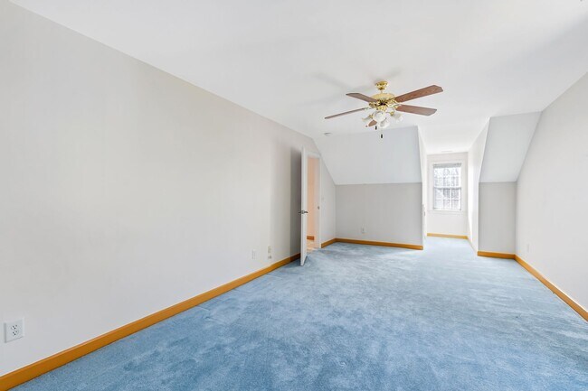 Building Photo - Exceptional 5-Bedroom Residence in the Hea...