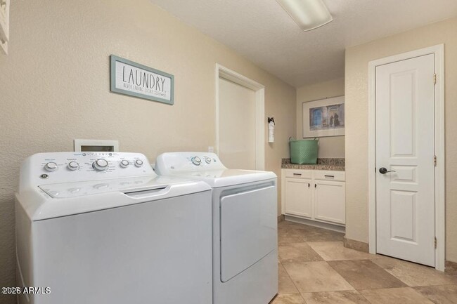Building Photo - 15221 N Clubgate Dr