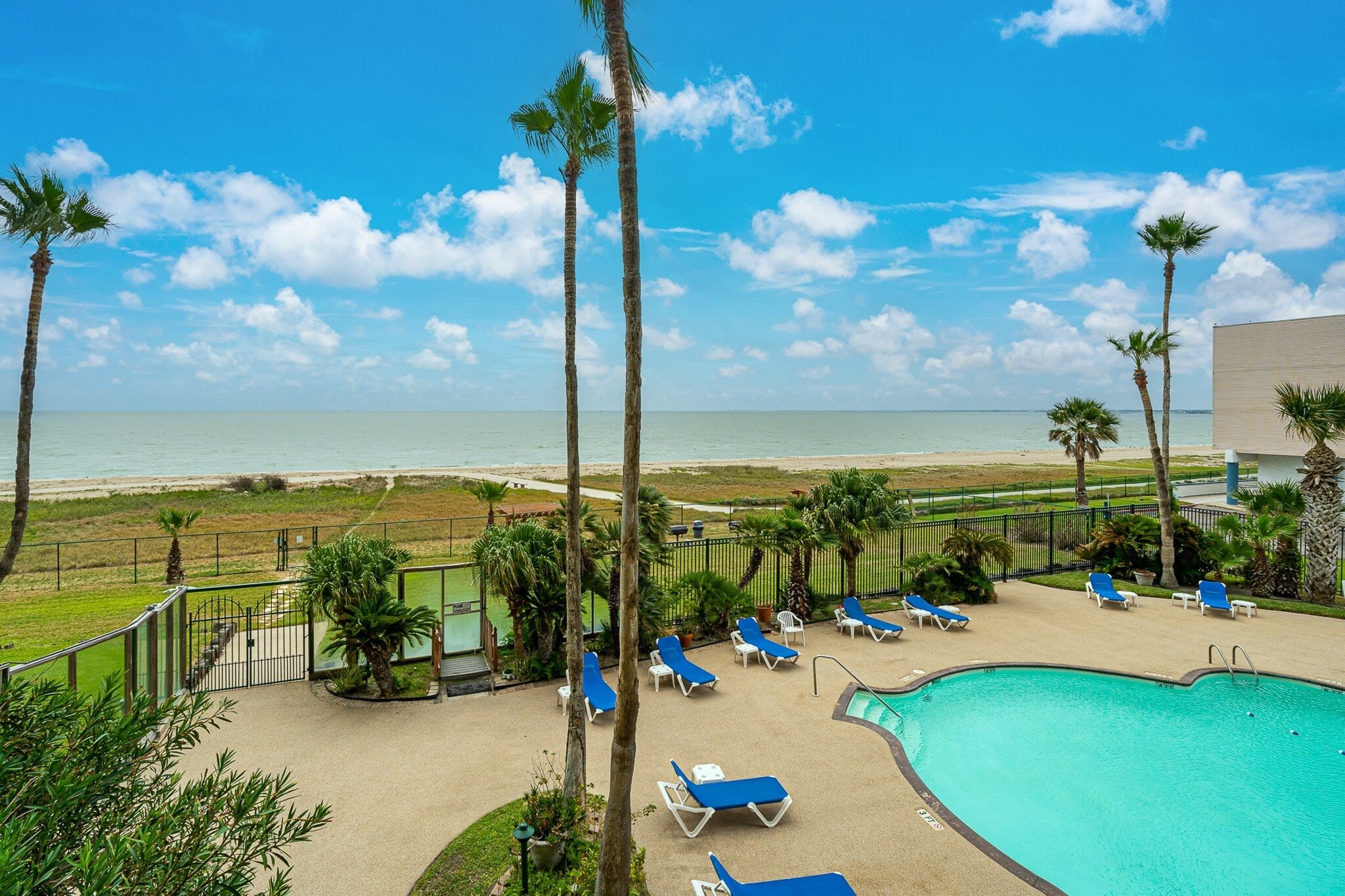 Building Photo - 4000 Surfside Blvd