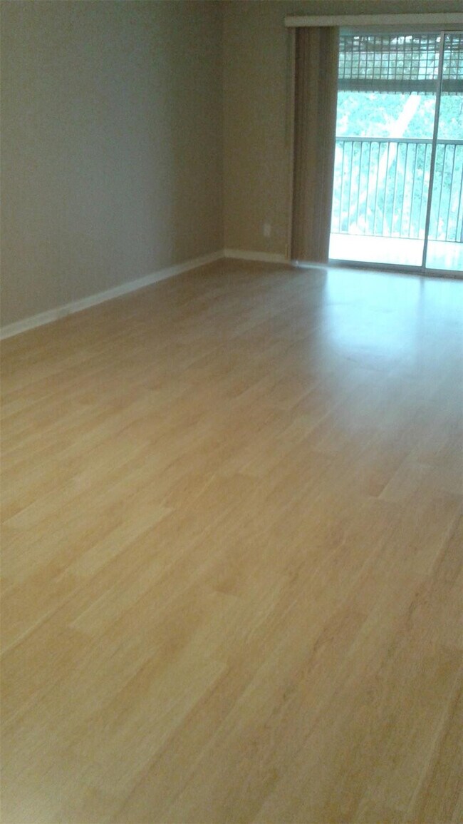 Building Photo - 1100 SW 128th Terrace