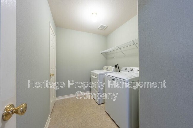 Building Photo - 1435 Bluff Forest