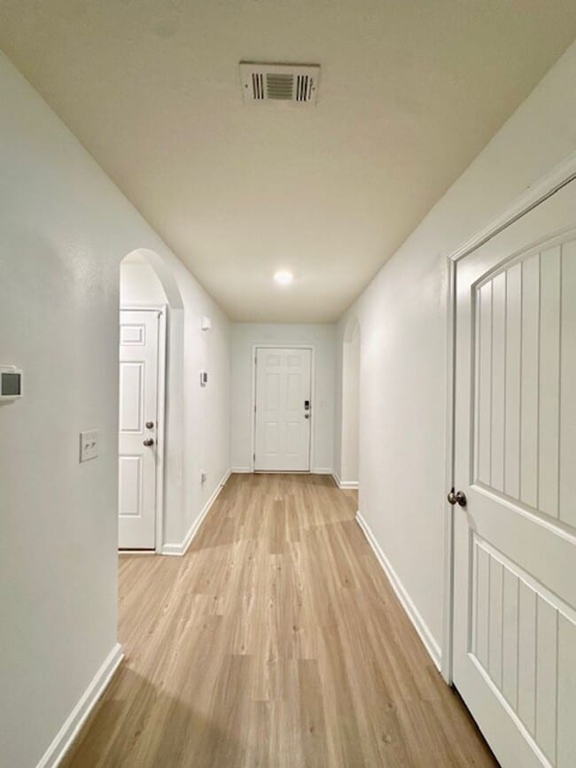 Building Photo - Beautiful 4/2/2 newer home for rent w/ community pool, playground, picnic area!