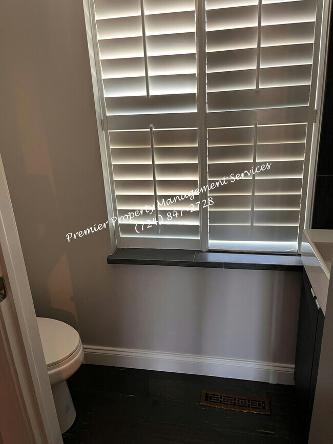 Building Photo - 208 Bonnie Brae Dr